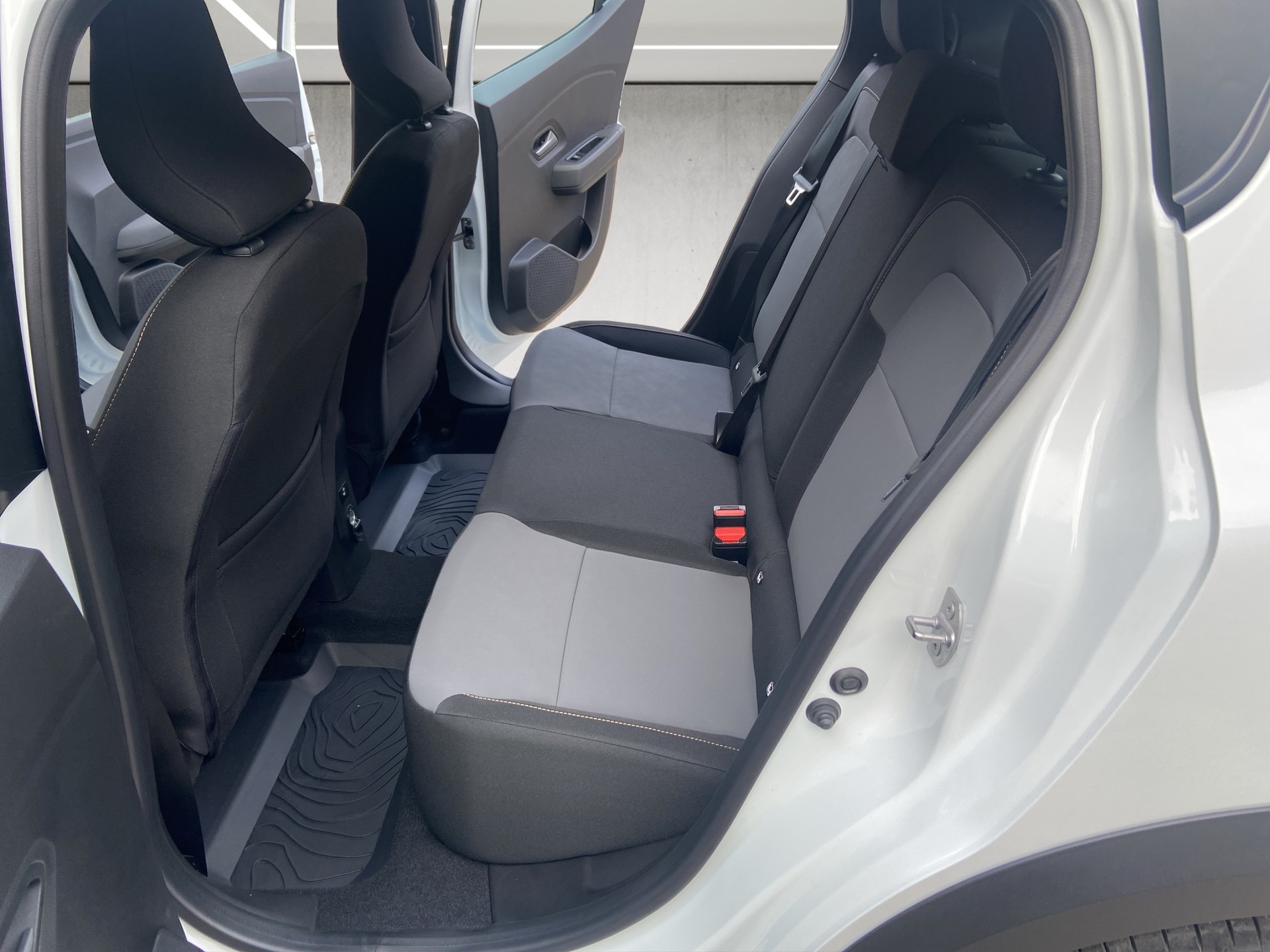 DACIA Sandero Stepway TCe 90 Extreme+ CVT-image-7