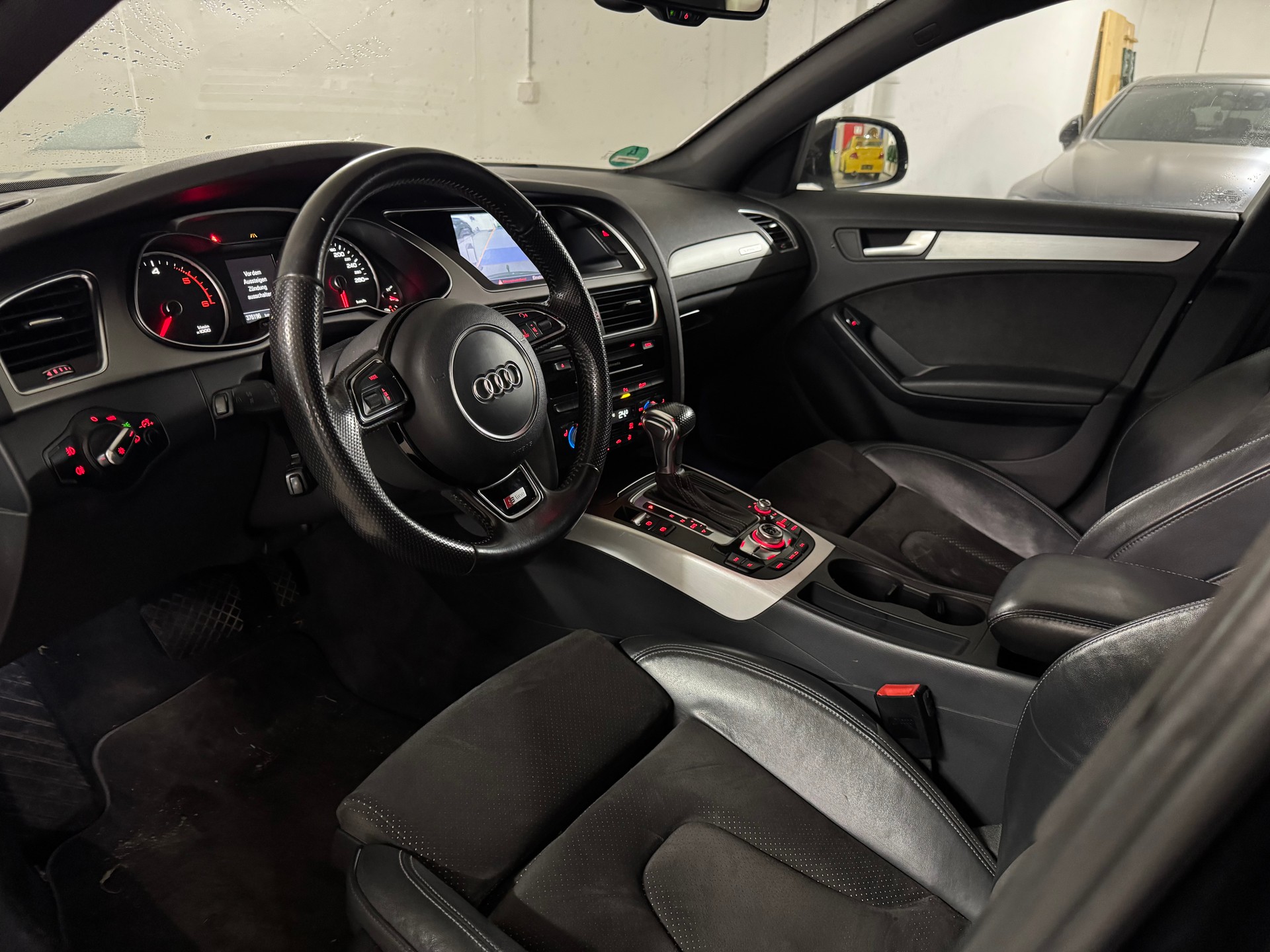 AUDI A4 Avant 3.0 TDI quattro S-tronic S-Line-image-8