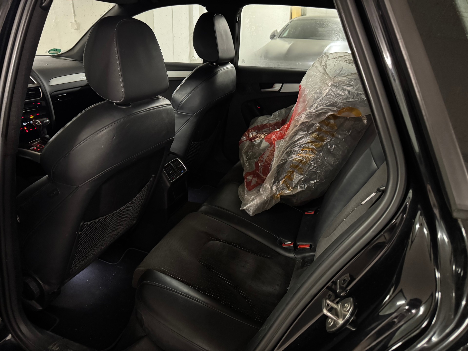 AUDI A4 Avant 3.0 TDI quattro S-tronic S-Line-image-12