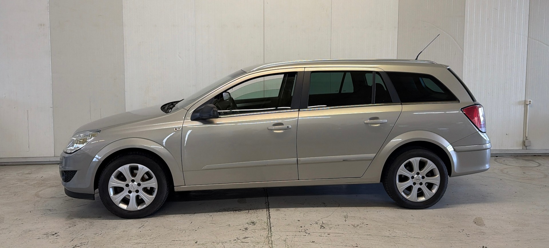 OPEL Astra Caravan 1.8i 16V Diamond Automatic-image-3