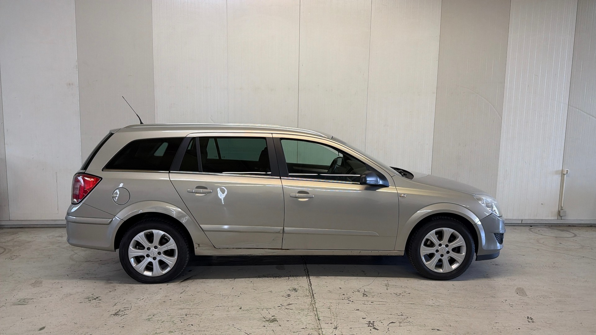 OPEL Astra Caravan 1.8i 16V Diamond Automatic-image-4