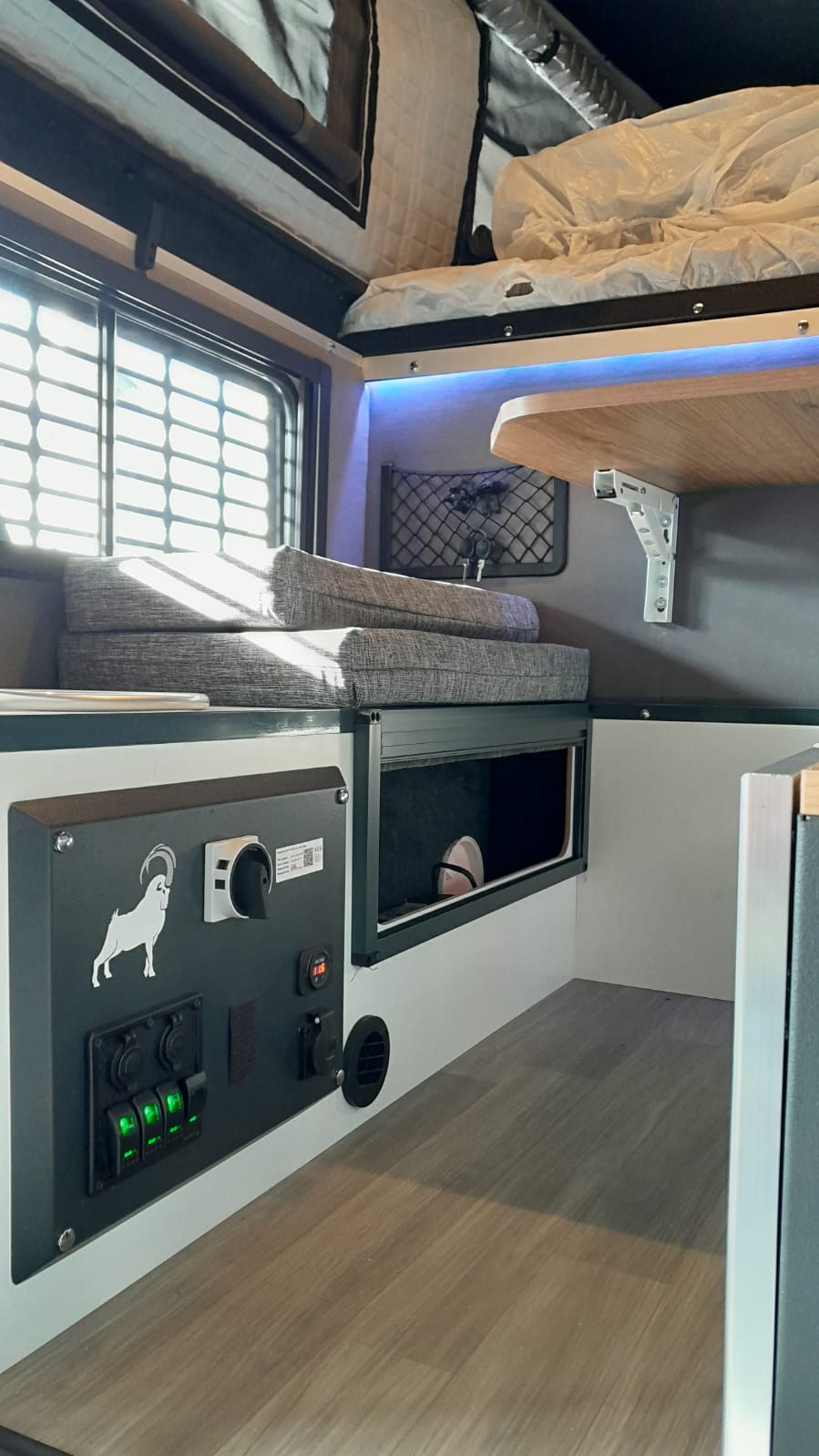 CAPRA CAMPER 3.0 VOLLVERSION AUTARK, 2x Solarpanel, 2x Batterie, LED Komplettbeleutung, 220 Volt Steckdose, Dieselheizung, NEU-image-4