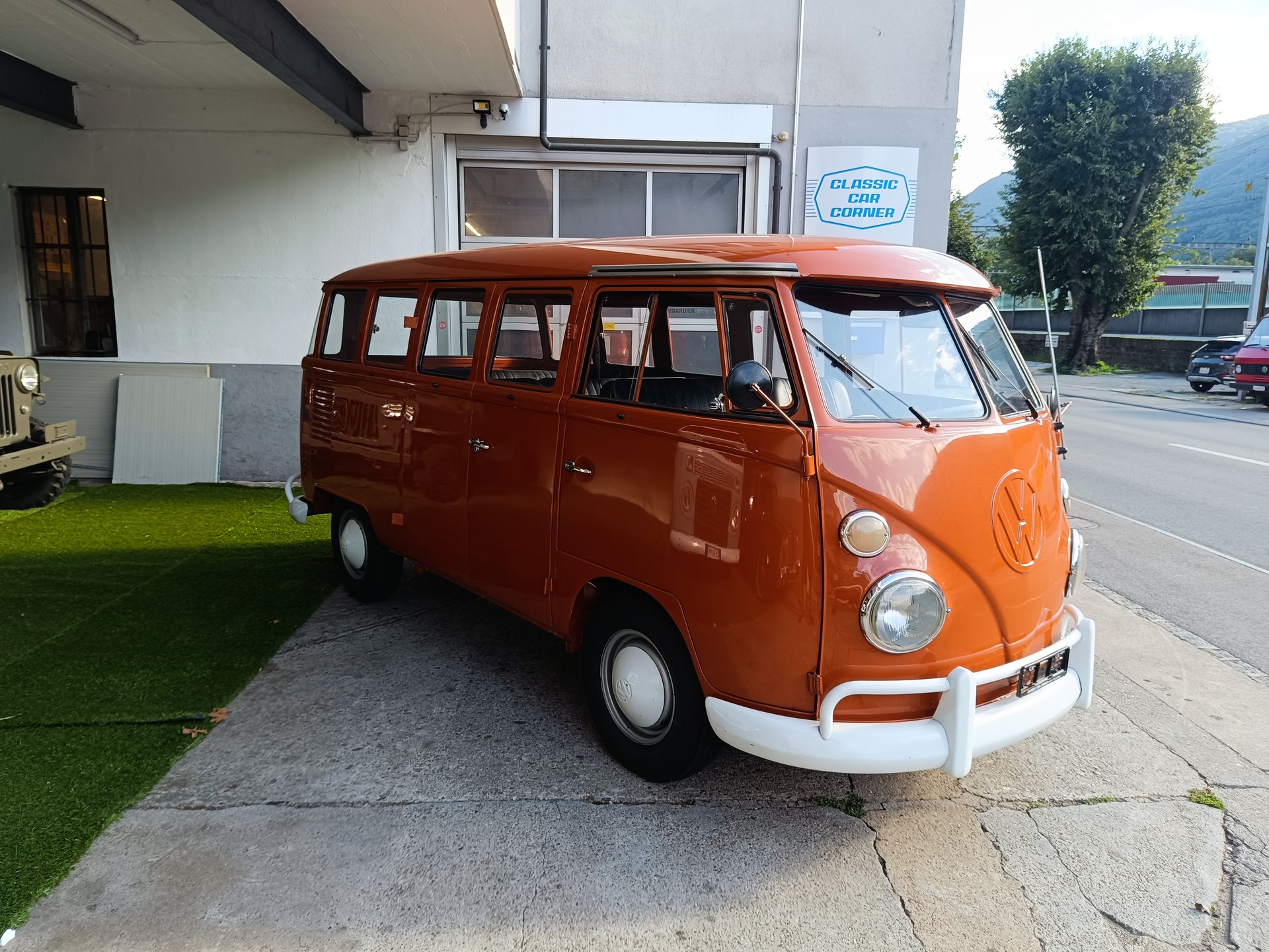 VW T1-showroom-element-2