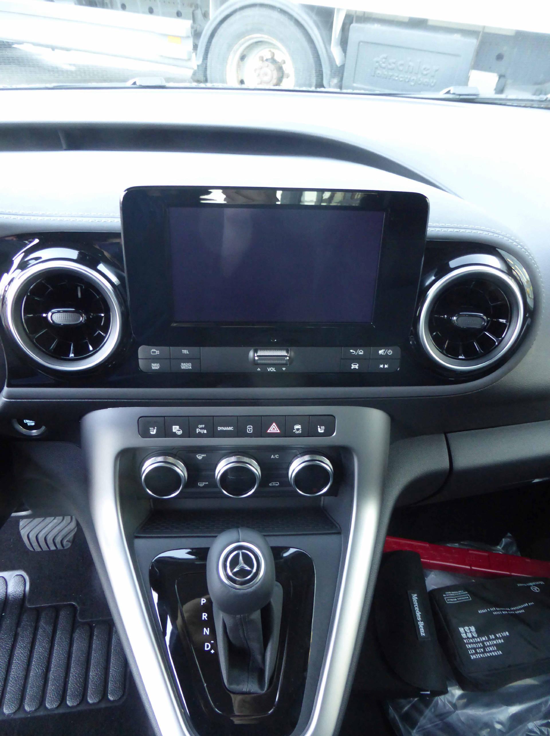 MERCEDES-BENZ Premium Plus Van S-image-10
