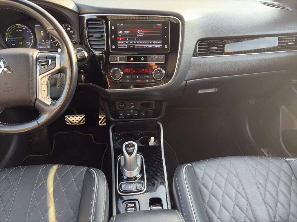 MITSUBISHI Outlander 2.4 PHEV Diamond S-Edition-image-11