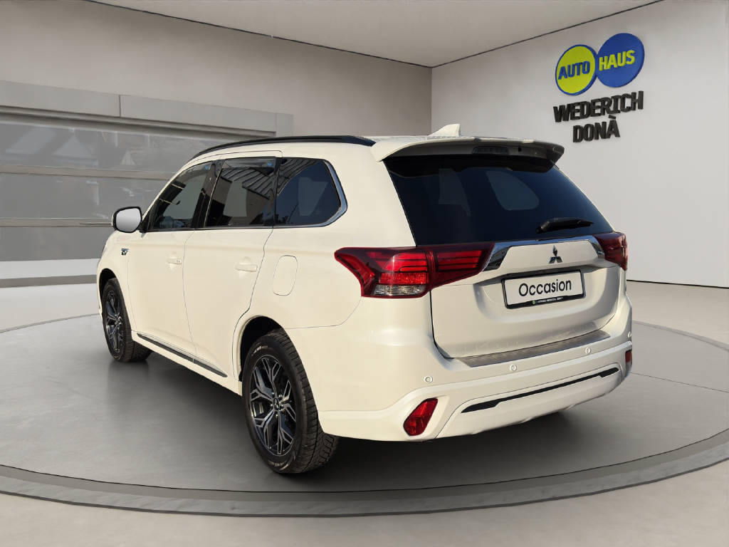 MITSUBISHI Outlander 2.4 PHEV Diamond S-Edition-image-2