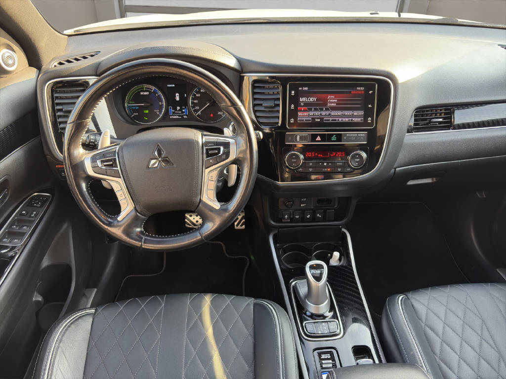 MITSUBISHI Outlander 2.4 PHEV Diamond S-Edition-image-9