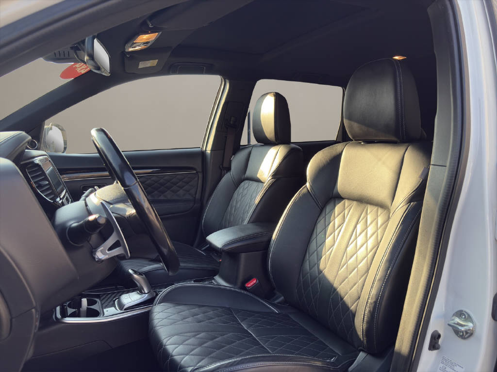 MITSUBISHI Outlander 2.4 PHEV Diamond S-Edition-image-8