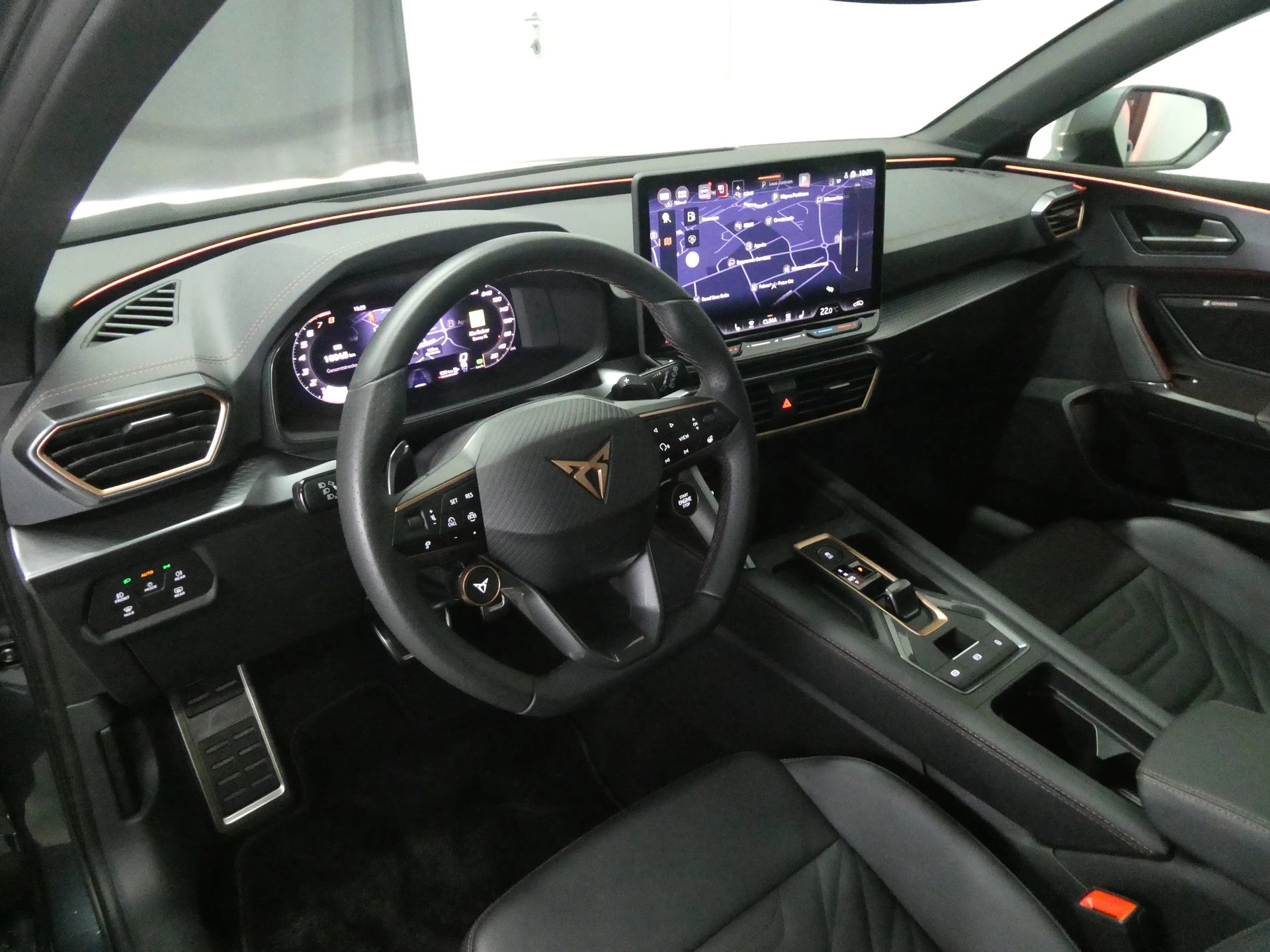 CUPRA LEON 2.0 TSI VZ DSG - Panorama - Navi - Leder - Sennheiser - Kamera - 300 PS-image-7
