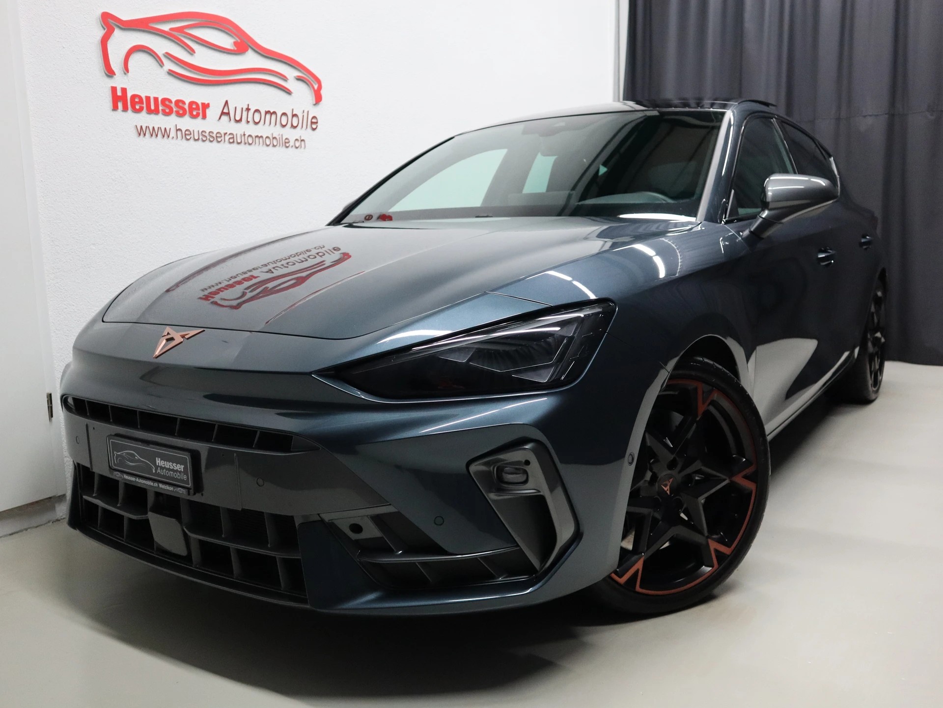 CUPRA LEON 2.0 TSI VZ DSG - Panorama - Navi - Leder - Sennheiser - Kamera - 300 PS