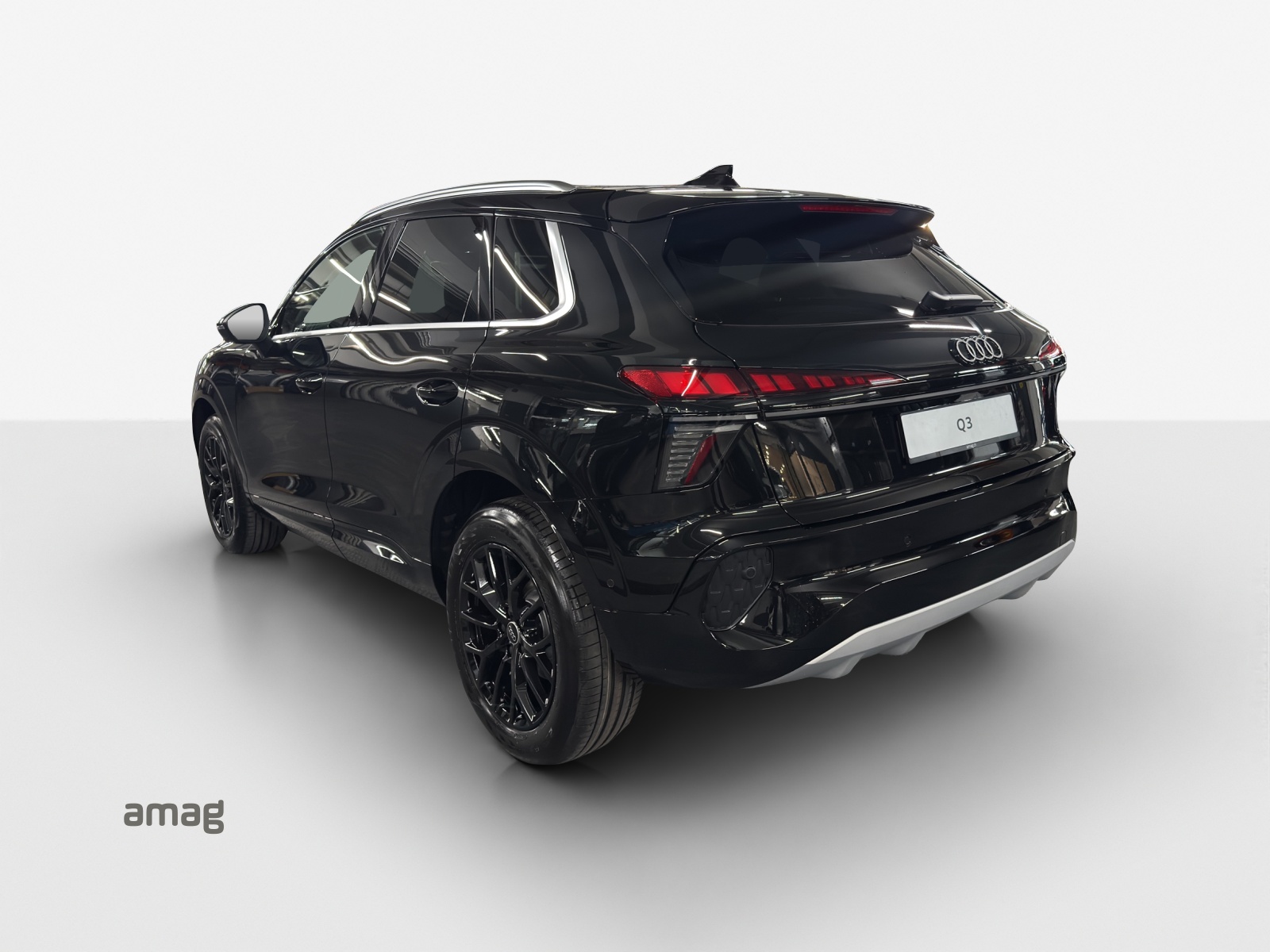 AUDI Q3 SUV 110 kW TFSI S tronic-image-2