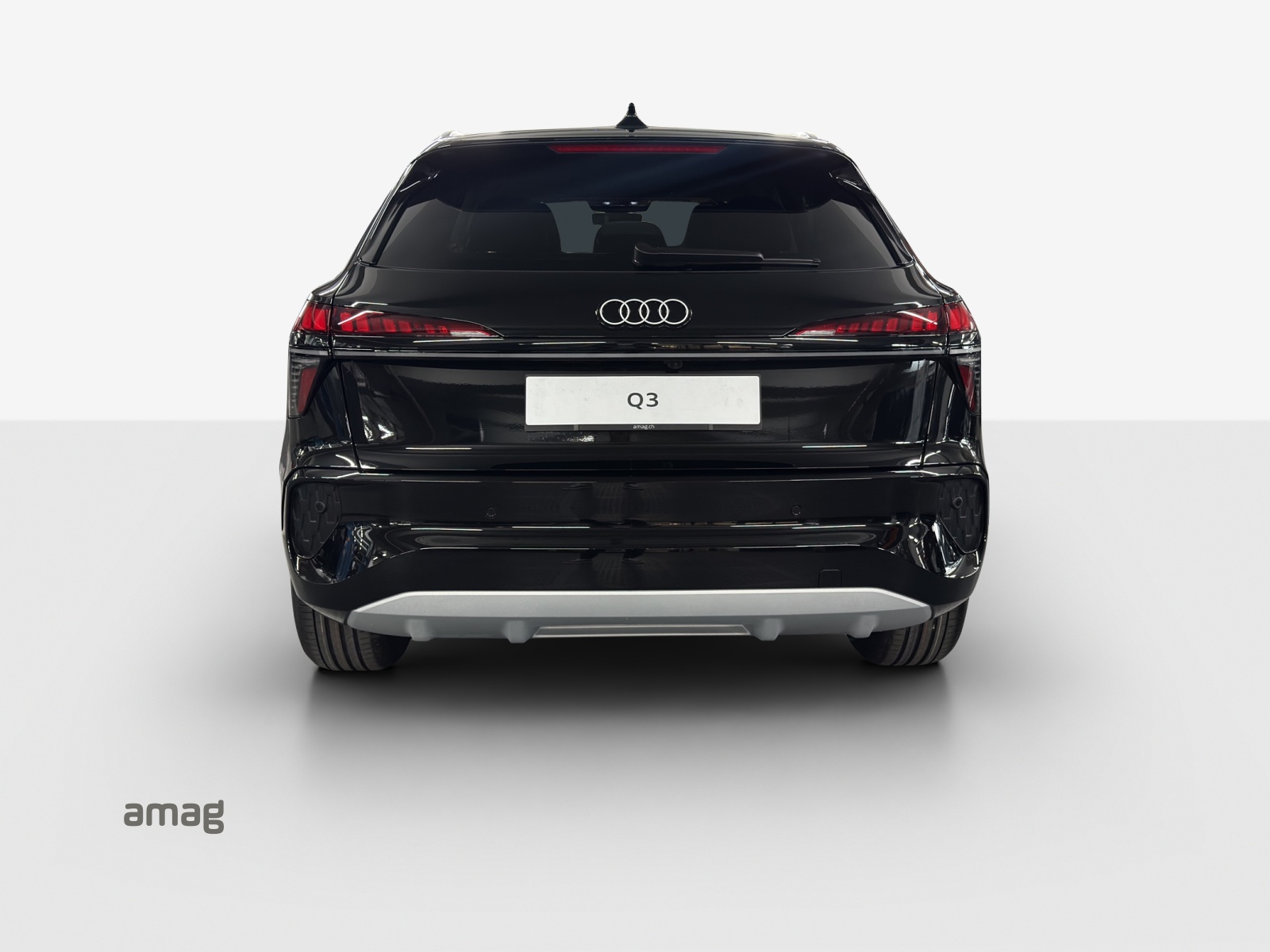 AUDI Q3 SUV 110 kW TFSI S tronic-image-3