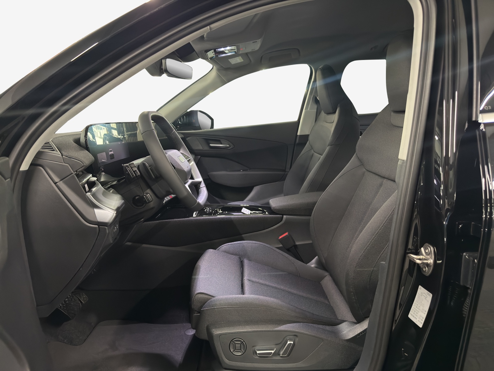 AUDI Q3 SUV 110 kW TFSI S tronic-image-7