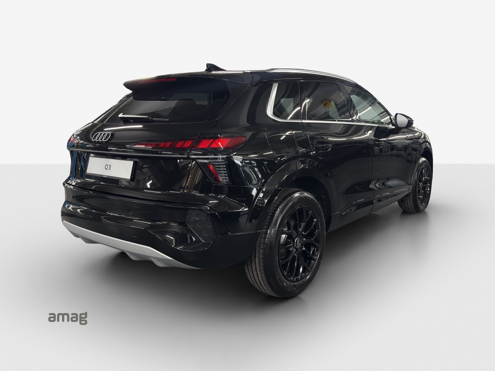 AUDI Q3 SUV 110 kW TFSI S tronic-image-4