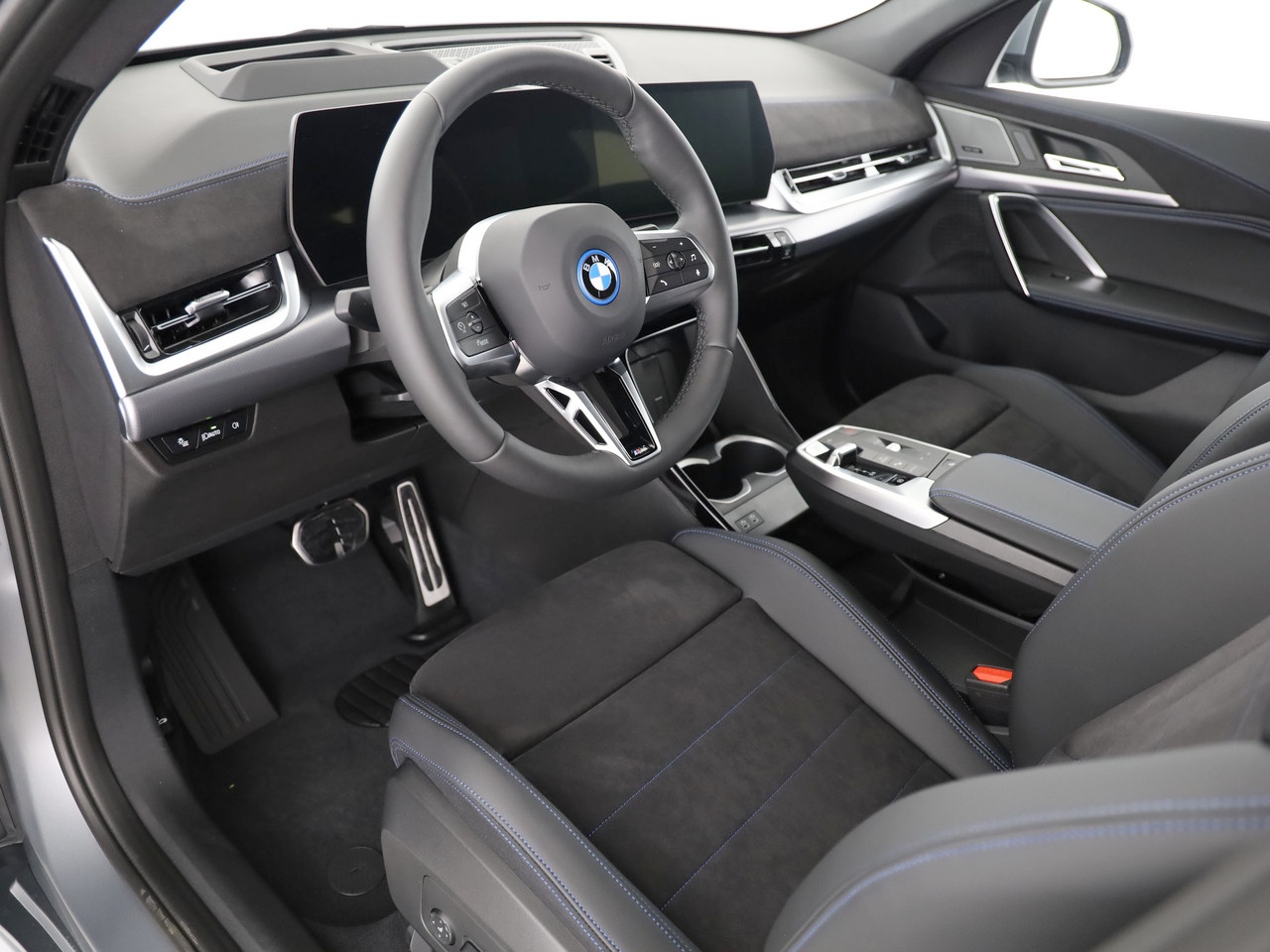 BMW iX2 xDrive 30 Edition M Sport-image-6