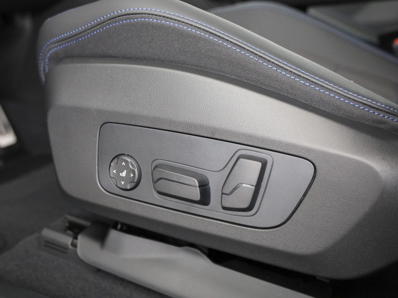 BMW iX2 xDrive 30 Edition M Sport-image-22