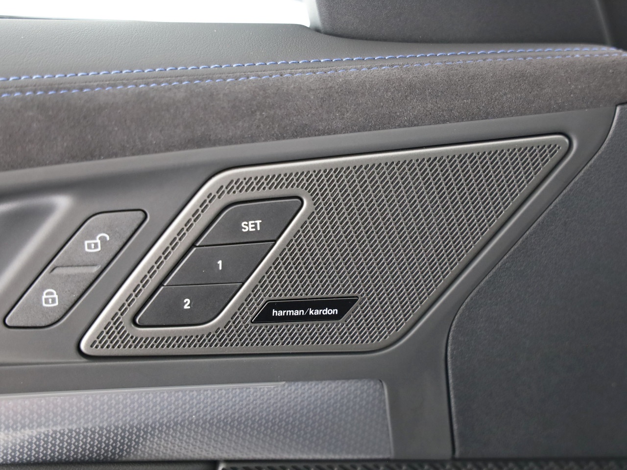 BMW iX2 xDrive 30 Edition M Sport-image-16