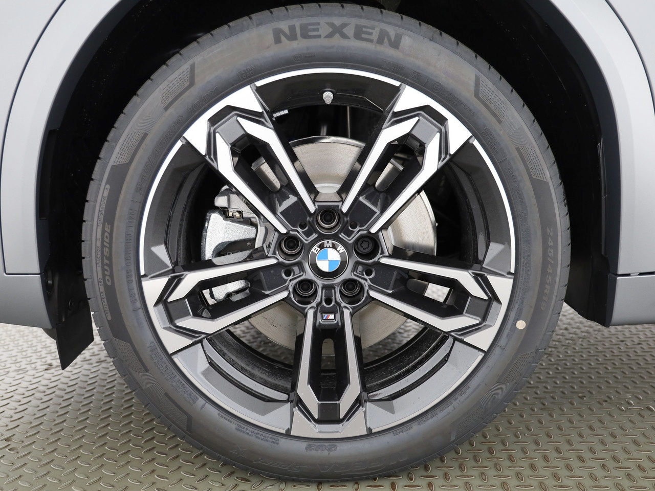 BMW iX2 xDrive 30 Edition M Sport-image-21