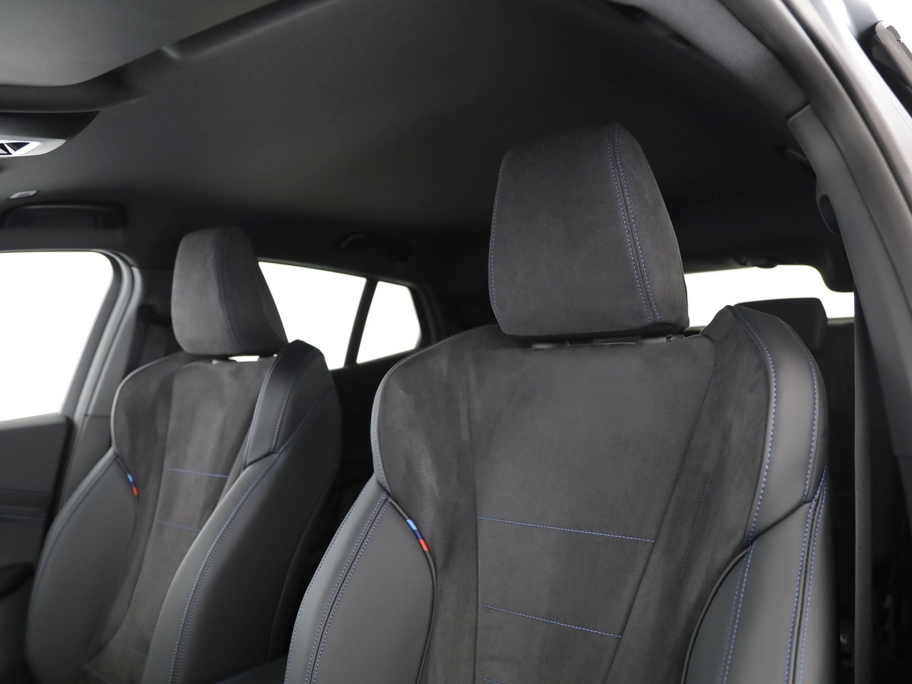 BMW iX2 xDrive 30 Edition M Sport-image-17
