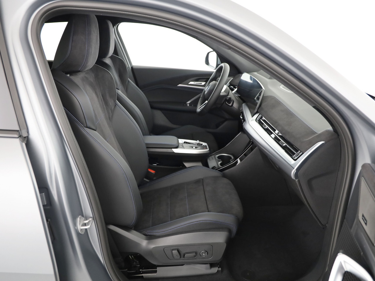 BMW iX2 xDrive 30 Edition M Sport-image-8