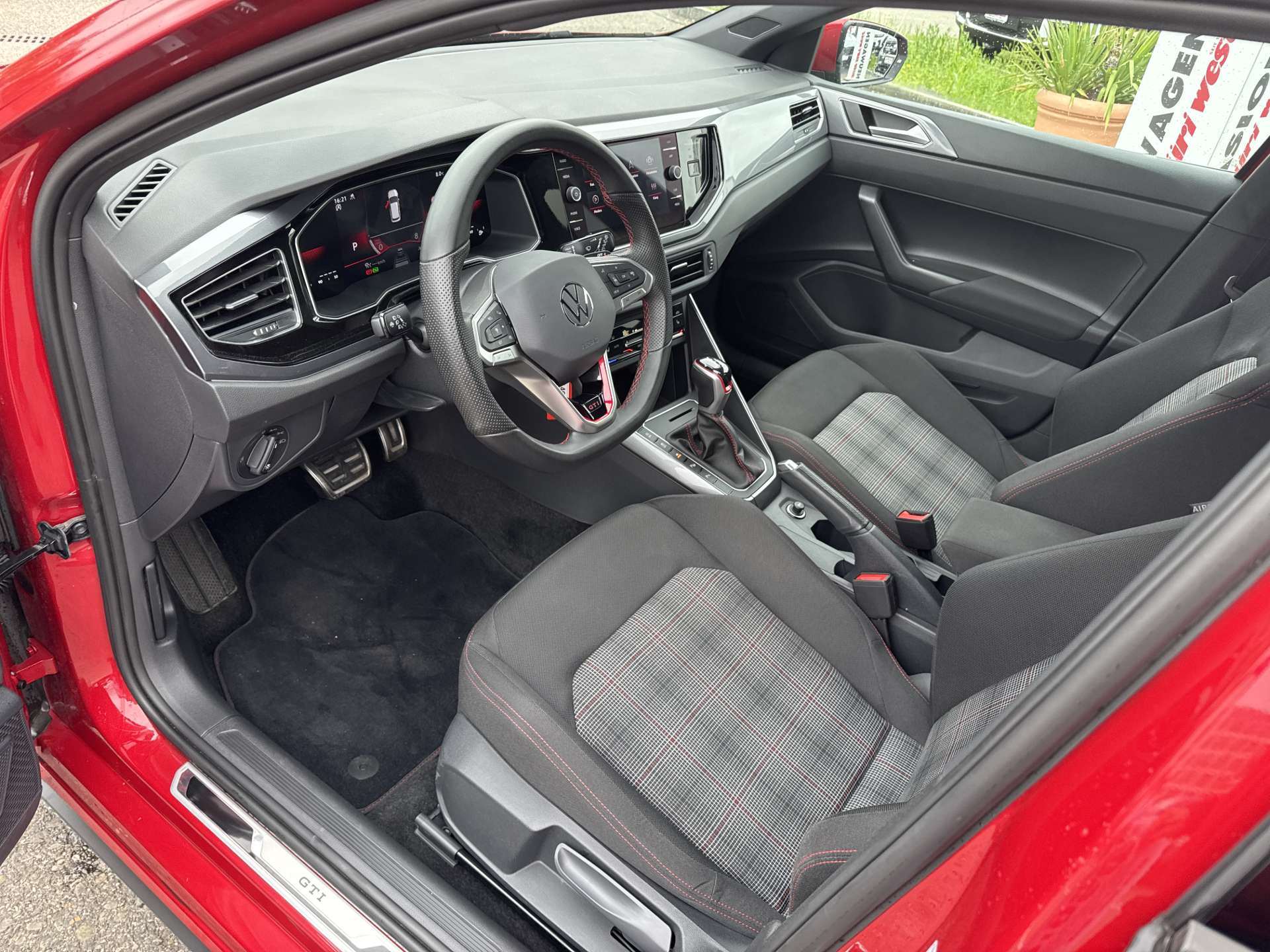 VW Polo 2.0 TSi GTi 207PS DSG-Automat-image-5