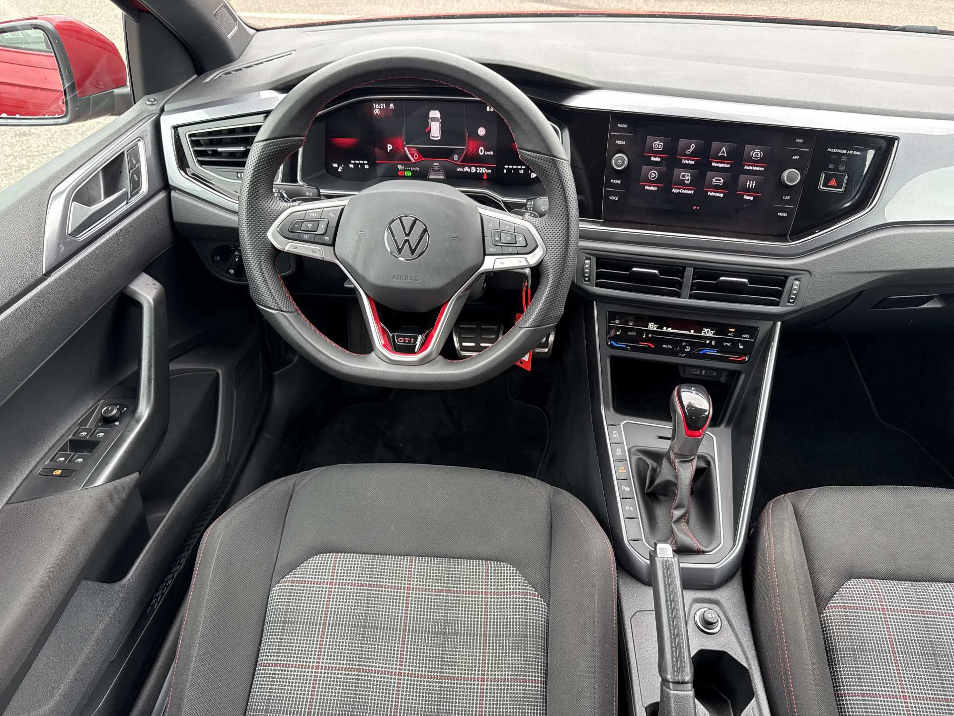 VW Polo 2.0 TSi GTi 207PS DSG-Automat-image-4