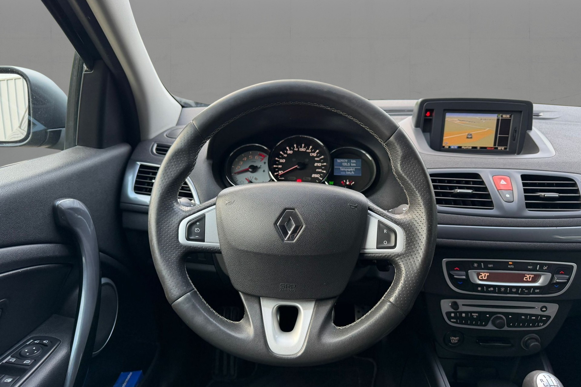 RENAULT Mégane Grandtour 2.0 16V GT-image-6