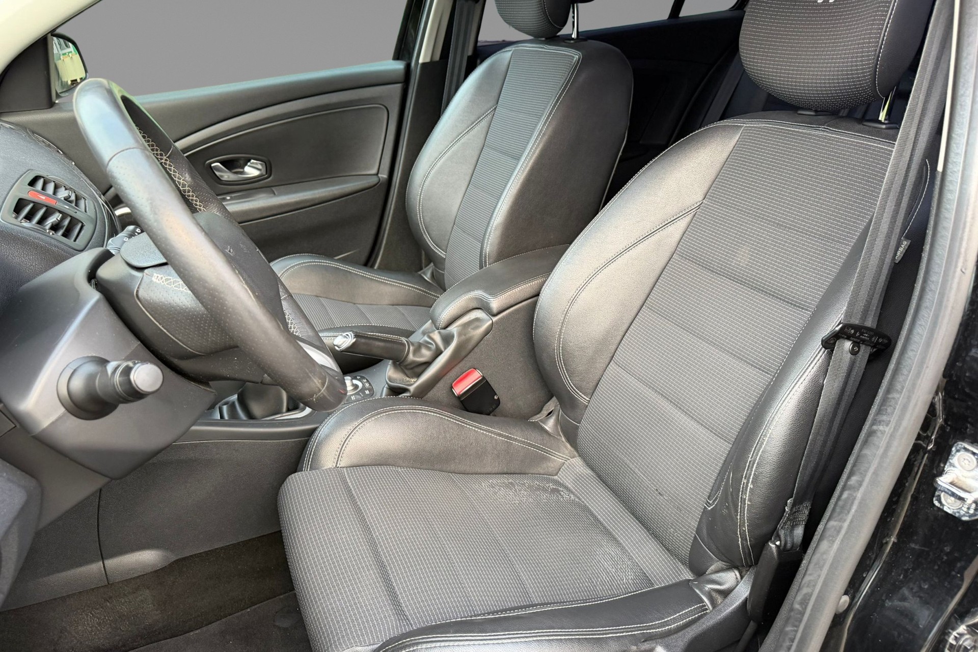 RENAULT Mégane Grandtour 2.0 16V GT-image-9