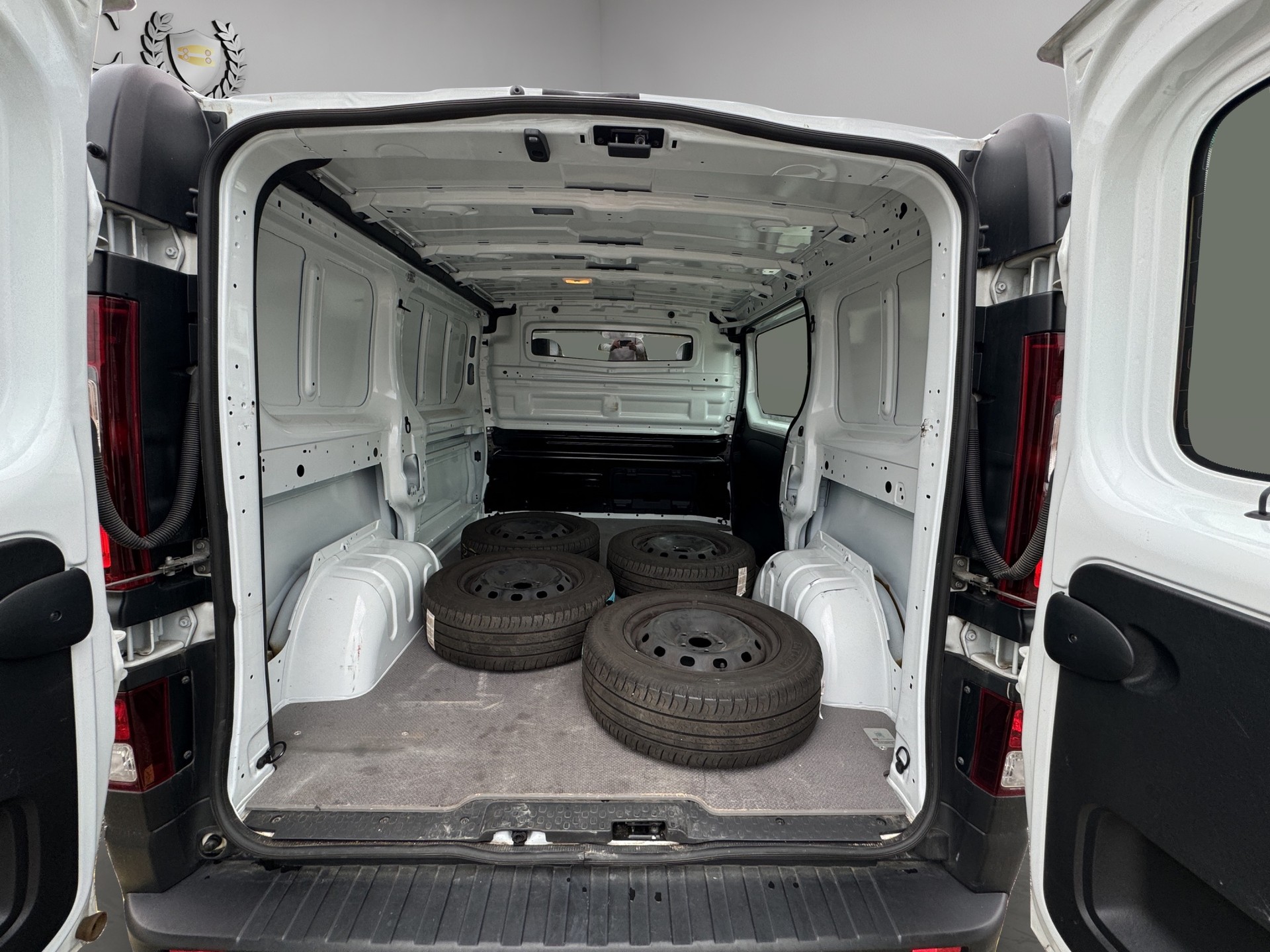 RENAULT Trafic 2.0 Energy dCi 120 3.0t Business L1H1-image-10