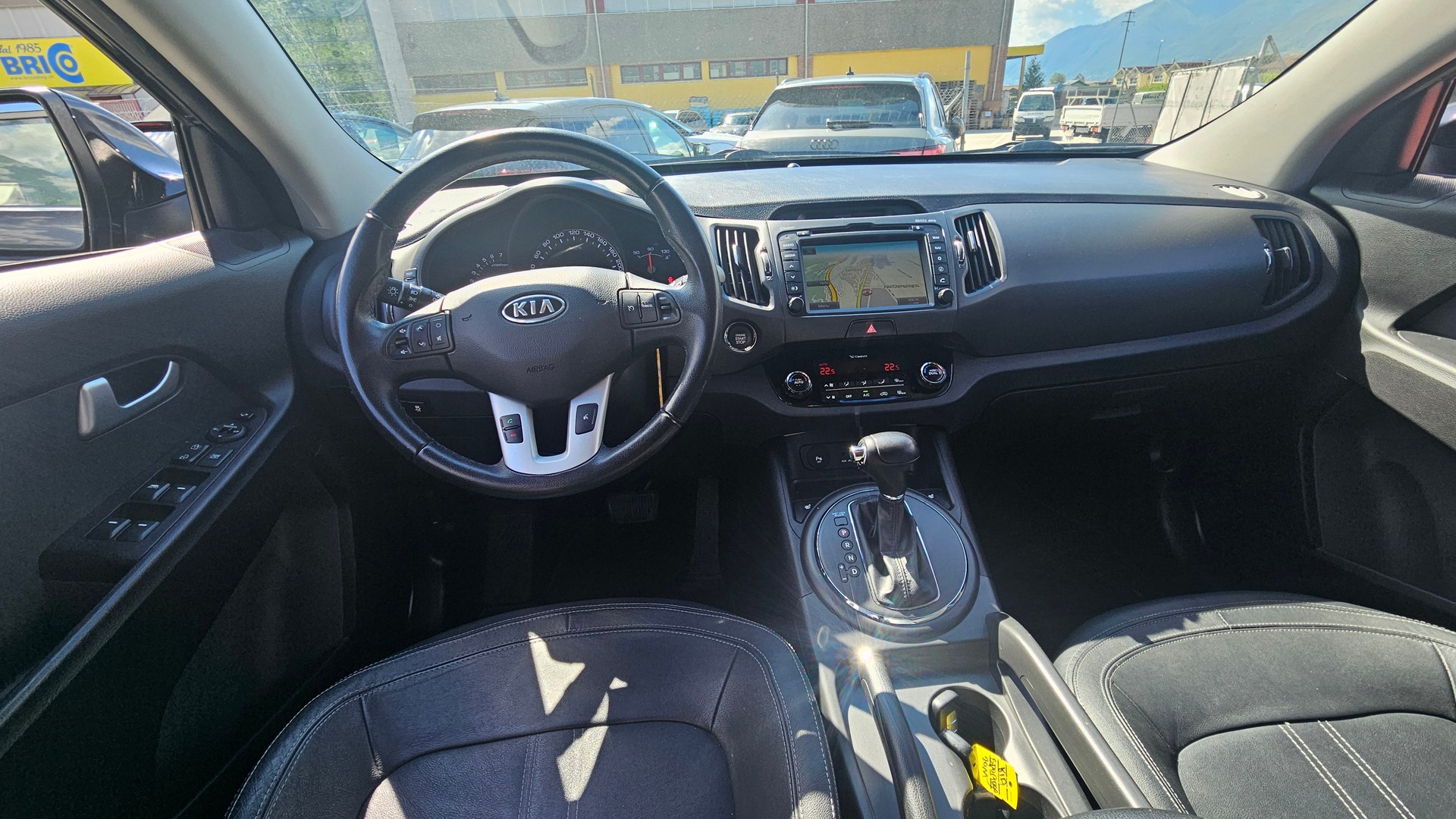 KIA Sportage 2.0 Style 4WD Automatic-image-6