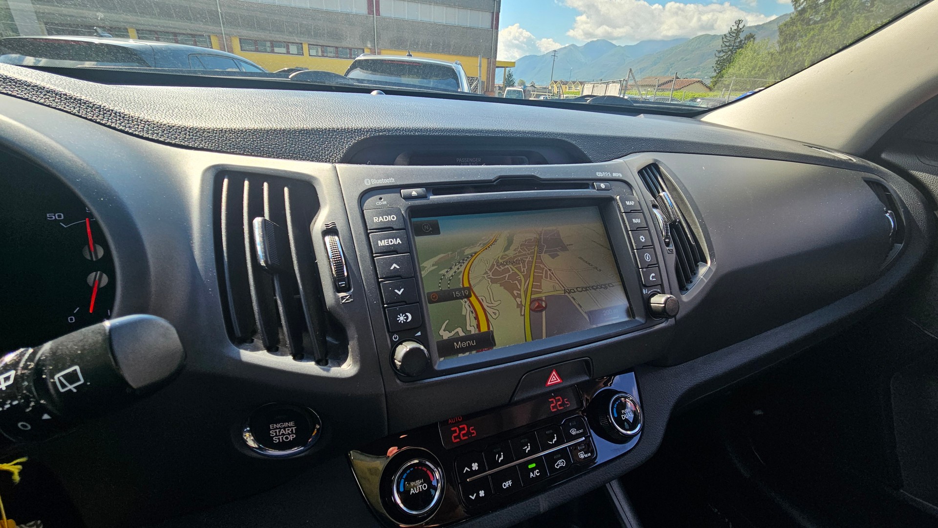 KIA Sportage 2.0 Style 4WD Automatic-image-7