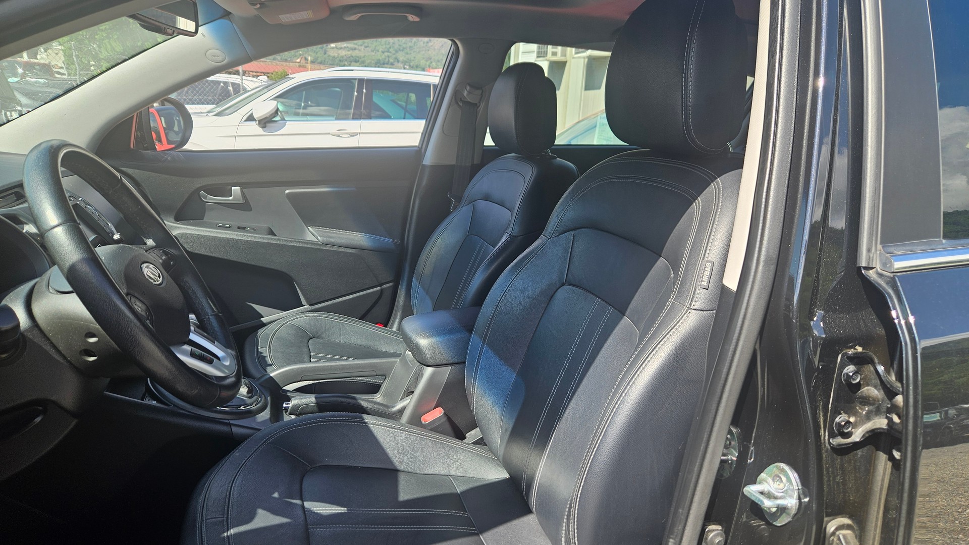 KIA Sportage 2.0 Style 4WD Automatic-image-4