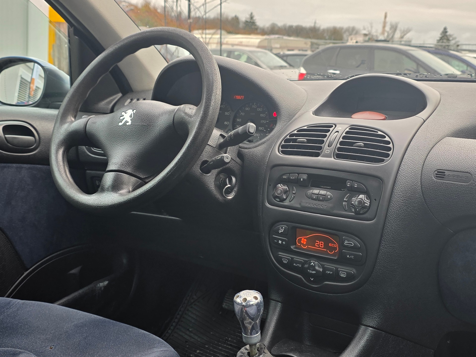 PEUGEOT 206 1.4 XT-image-13