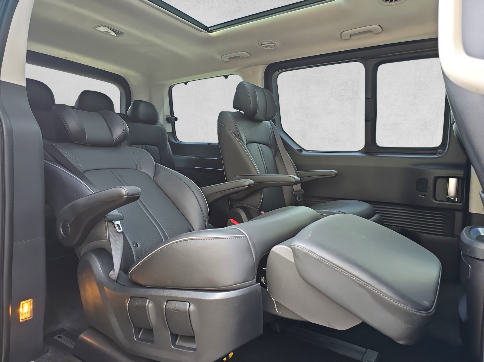 HYUNDAI Staria Premium 2.2 CRDi SINATURE Edition-image-11