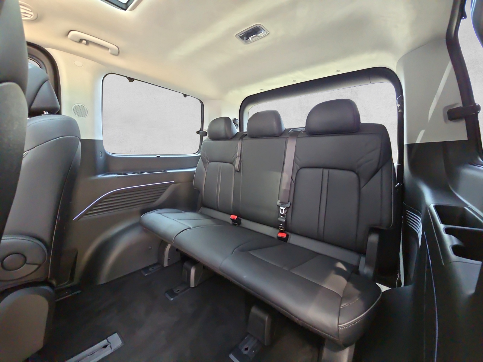HYUNDAI Staria Premium 2.2 CRDi SINATURE Edition-image-14