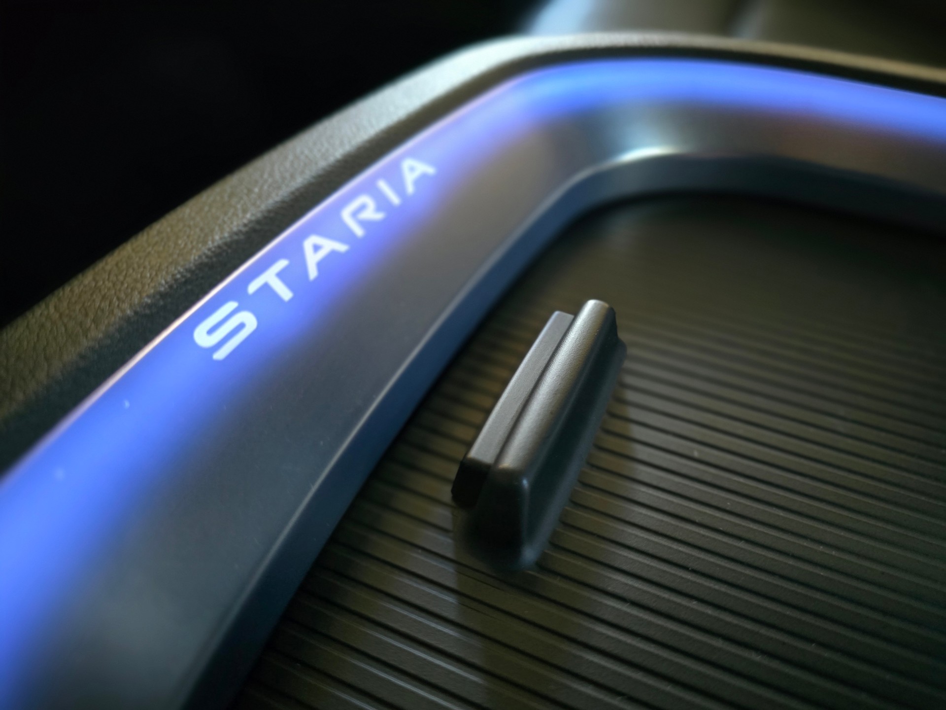 HYUNDAI Staria Premium 2.2 CRDi SINATURE Edition-image-17