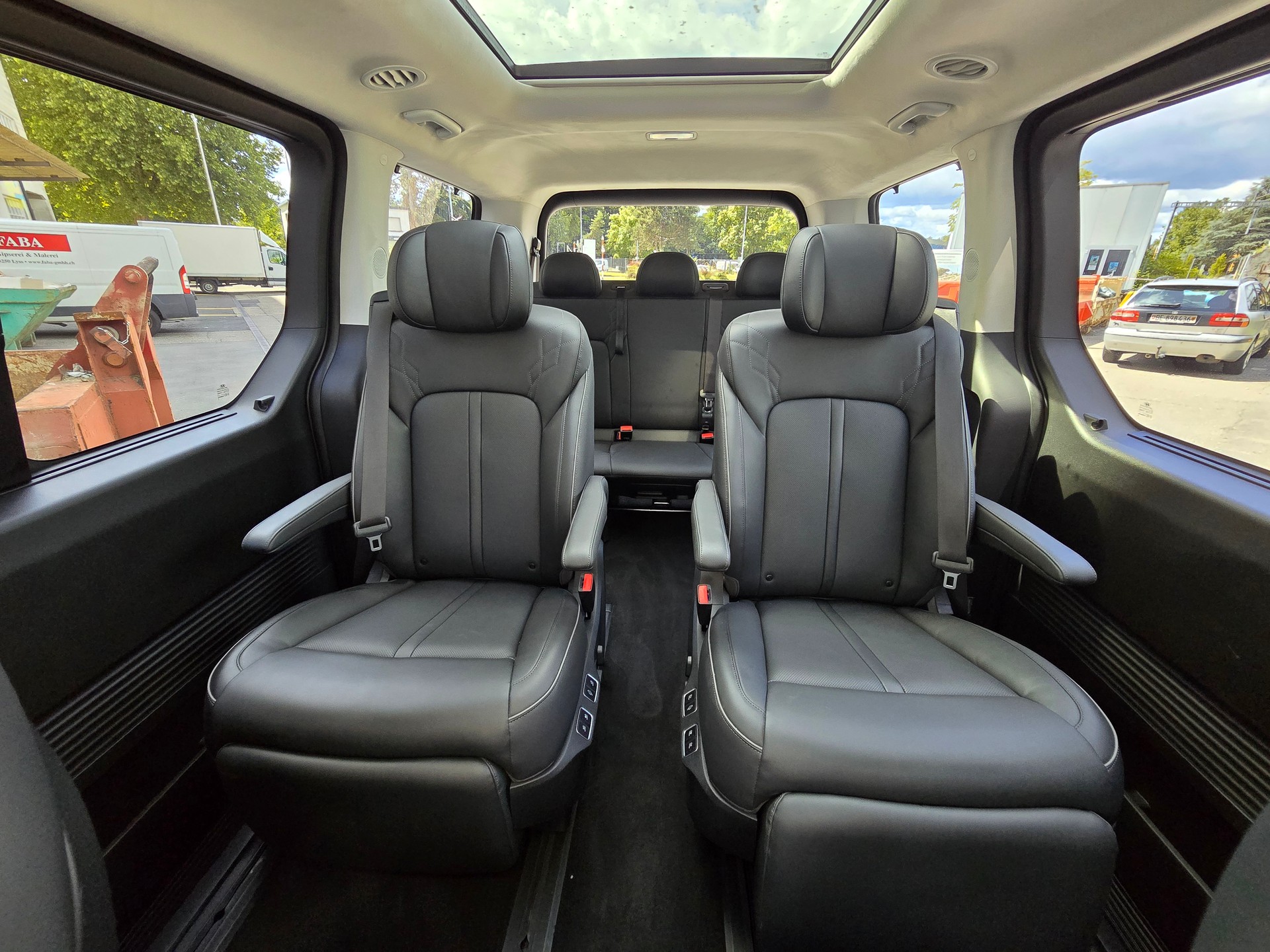HYUNDAI Staria Premium 2.2 CRDi SINATURE Edition-image-13