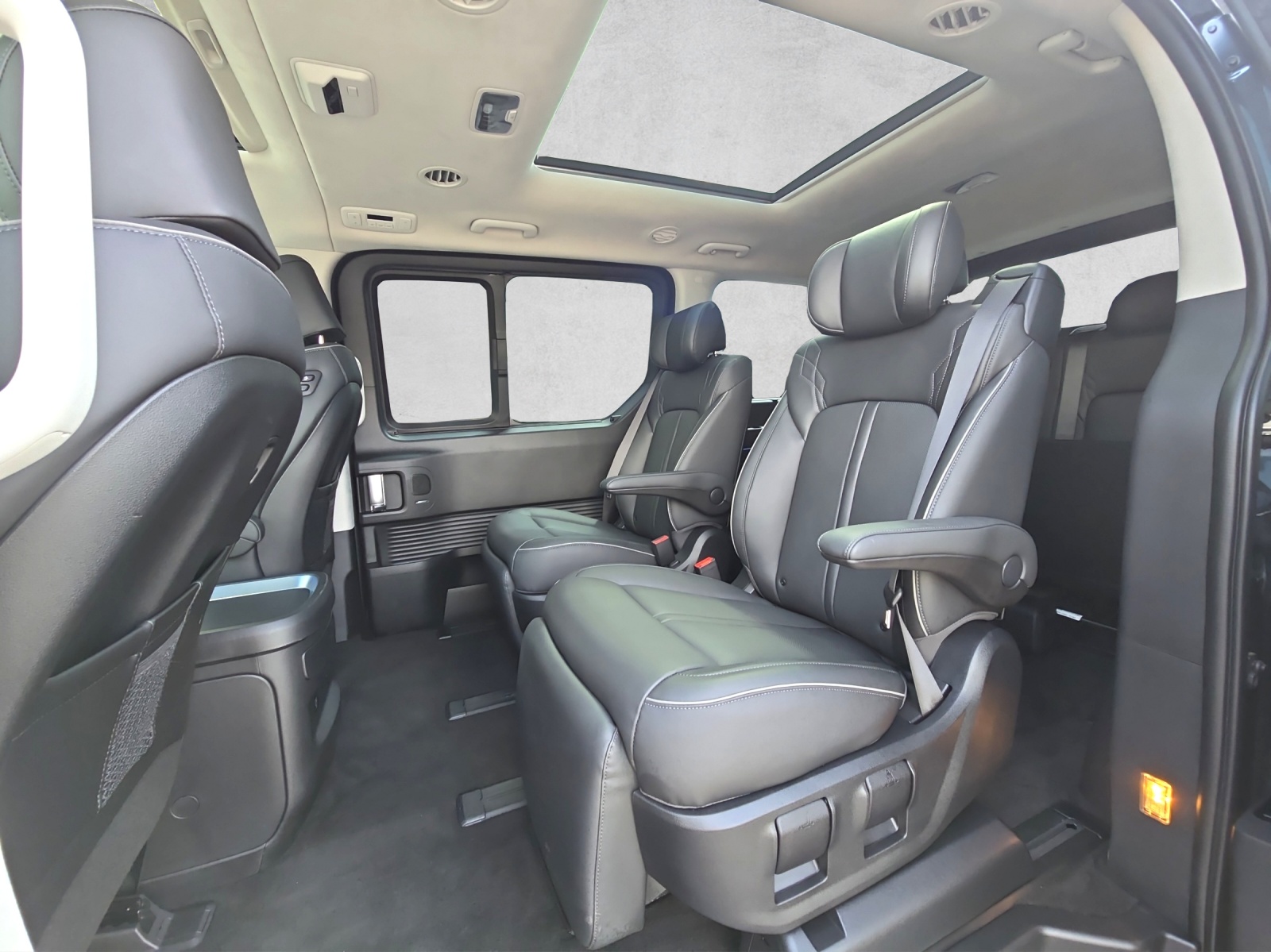 HYUNDAI Staria Premium 2.2 CRDi SINATURE Edition-image-9