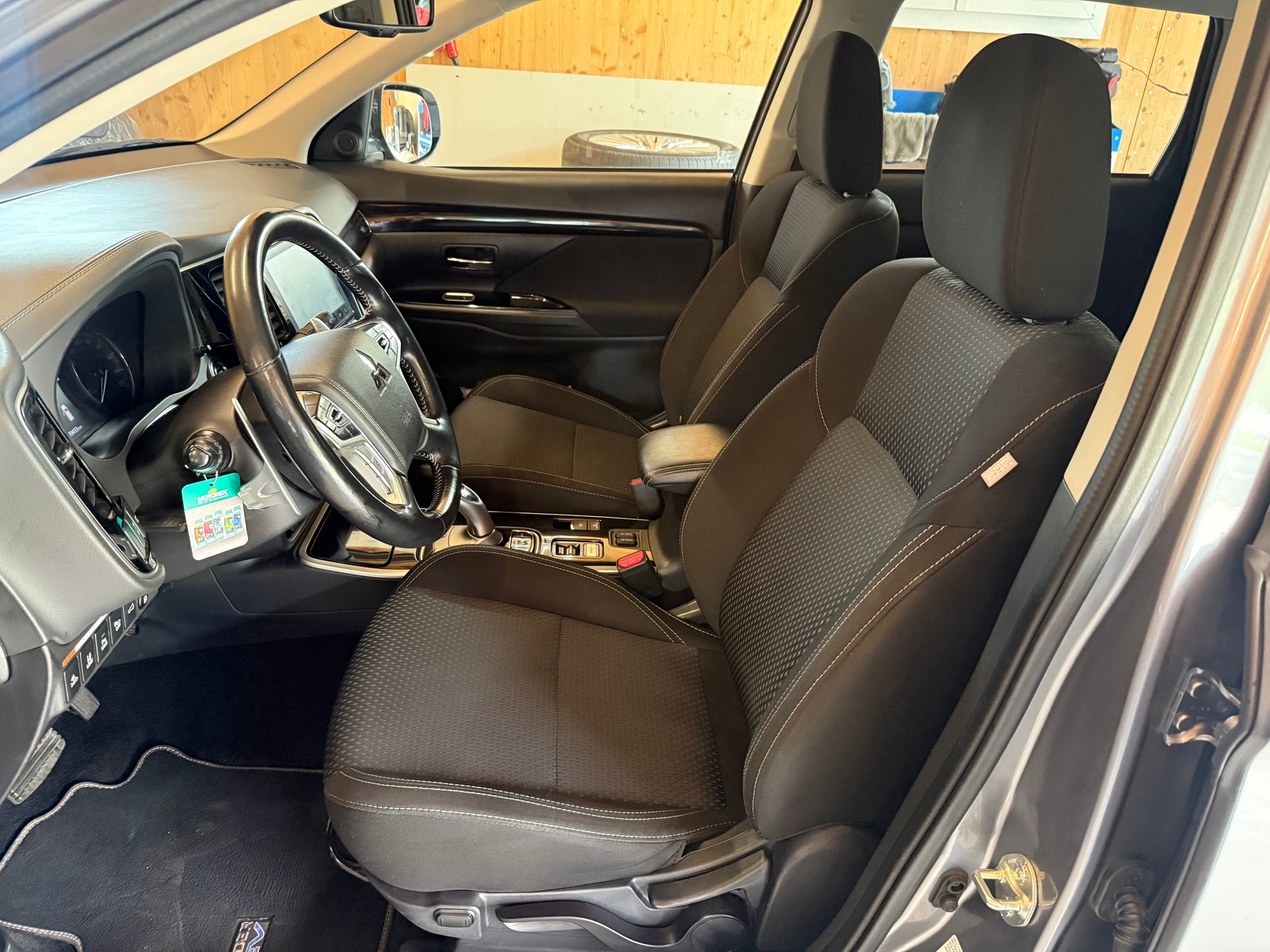 MITSUBISHI Outlander 2.4 PHEV Style 4WD Automatic-image-6