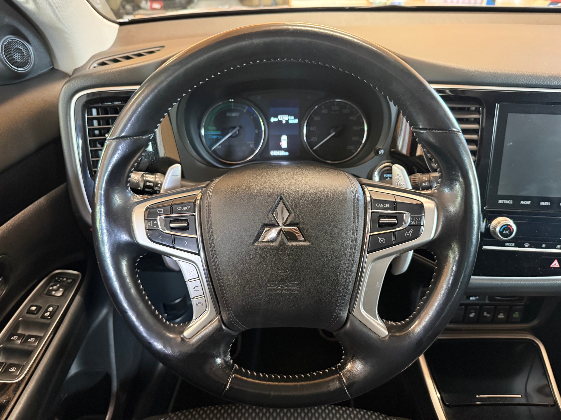 MITSUBISHI Outlander 2.4 PHEV Style 4WD Automatic-image-9