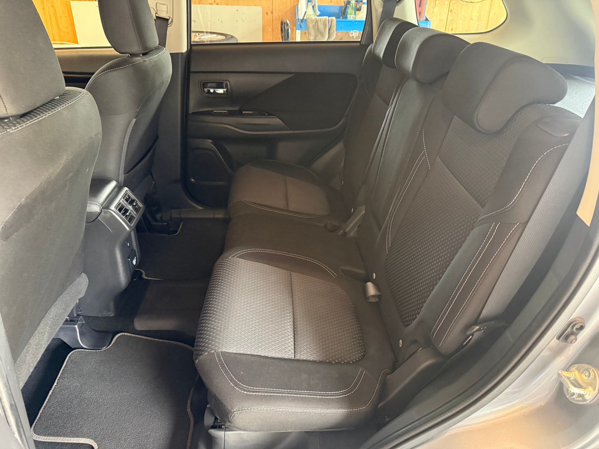 MITSUBISHI Outlander 2.4 PHEV Style 4WD Automatic-image-7