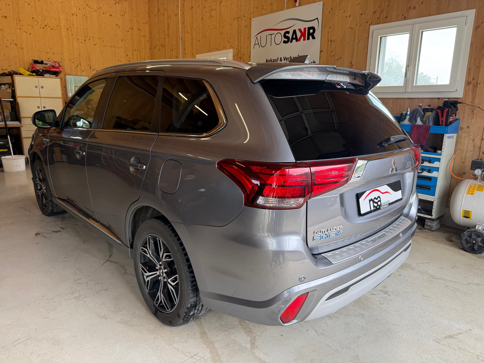 MITSUBISHI Outlander 2.4 PHEV Style 4WD Automatic-image-5