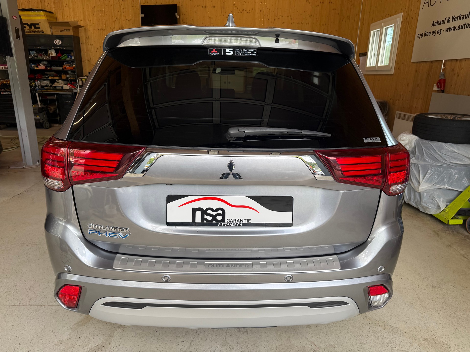 MITSUBISHI Outlander 2.4 PHEV Style 4WD Automatic-image-4