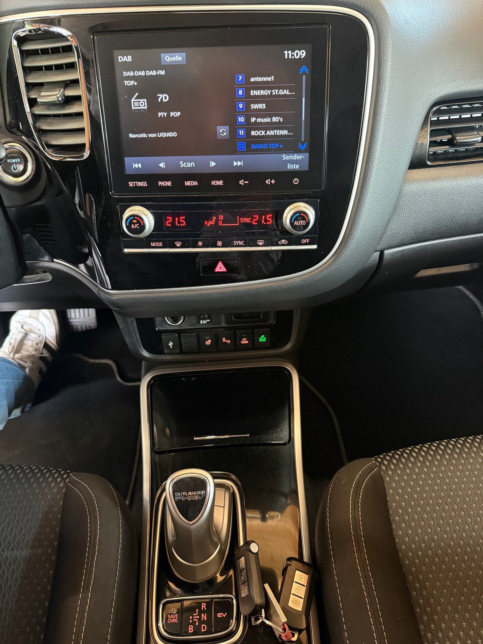 MITSUBISHI Outlander 2.4 PHEV Style 4WD Automatic-image-11