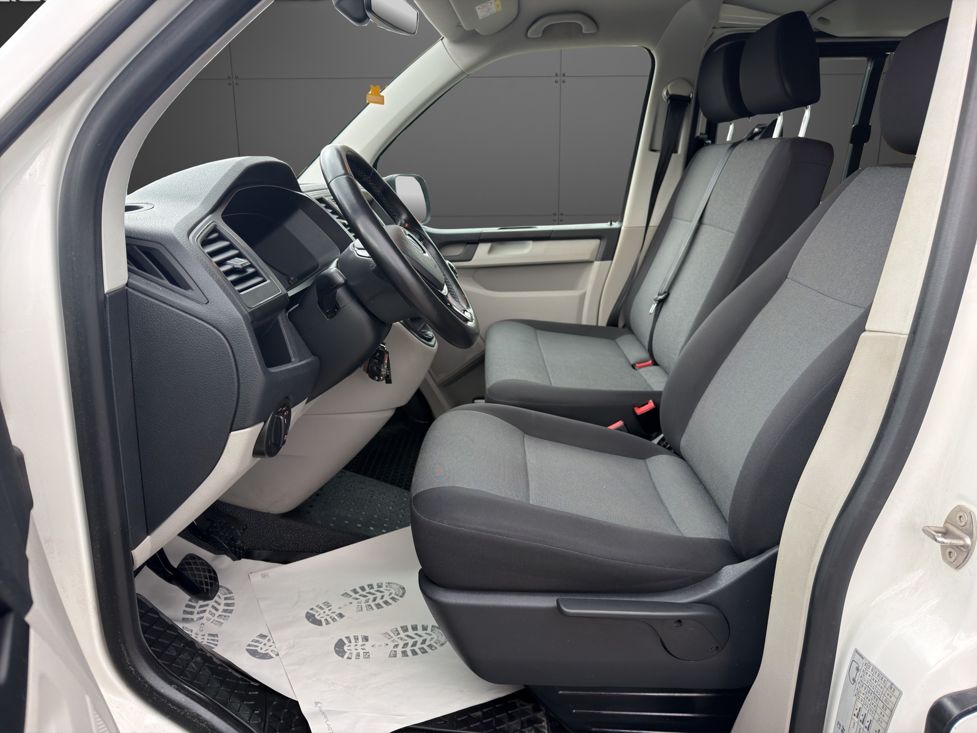 VW T6 Caravelle 2.0 TDI Comfortline 9 Plätzer AHK2200kg-image-15