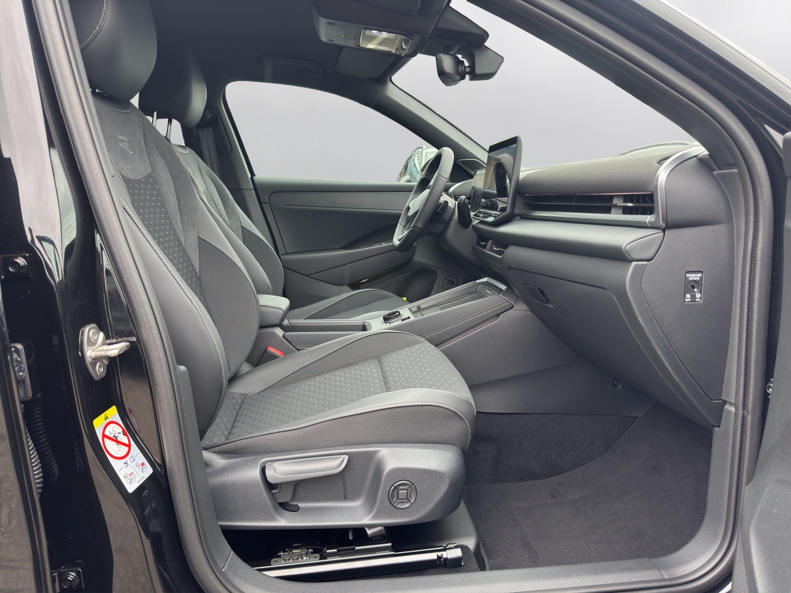 VW T-Roc 1.5 eTSI mHEV R-Line DSG-image-13