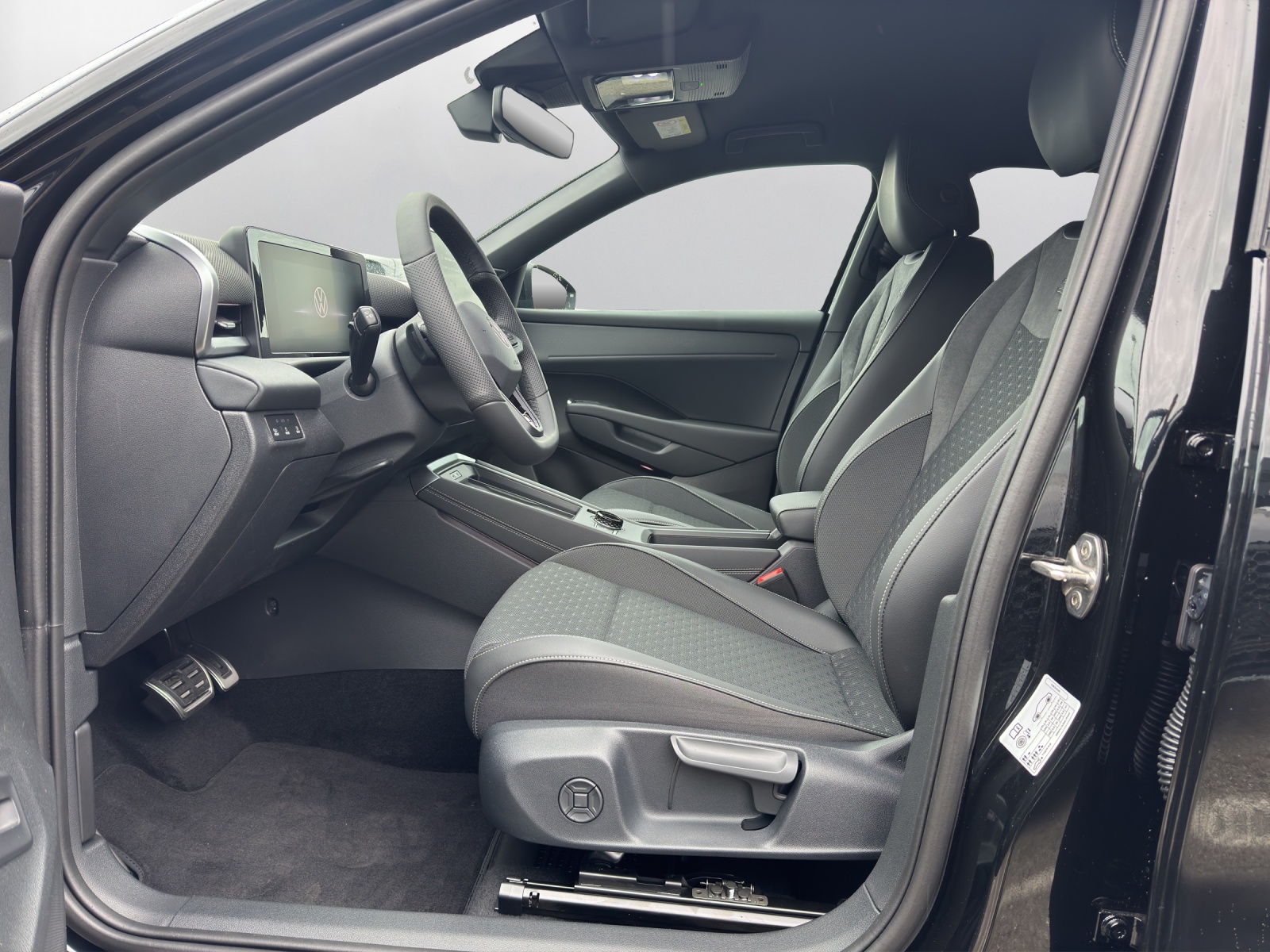 VW T-Roc 1.5 eTSI mHEV R-Line DSG-image-9