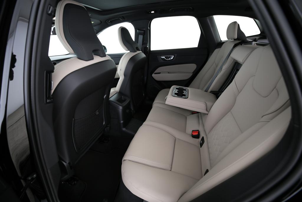 VOLVO XC60 2.0 T6 TE Plus Dark eAWD-image-5