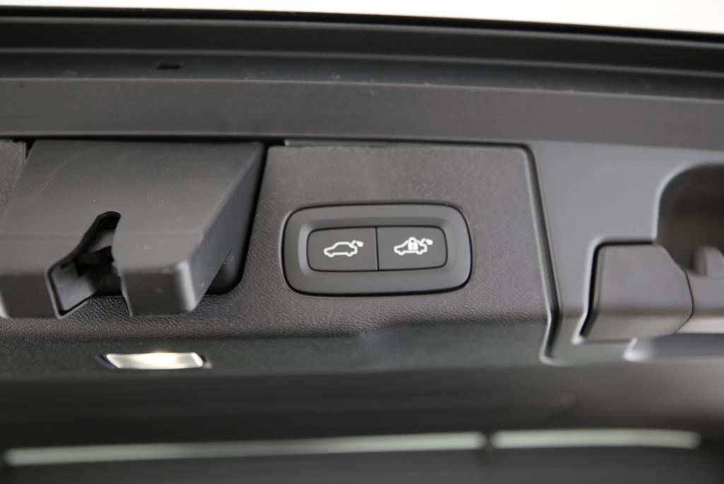 VOLVO XC60 2.0 T6 TE Plus Dark eAWD-image-9