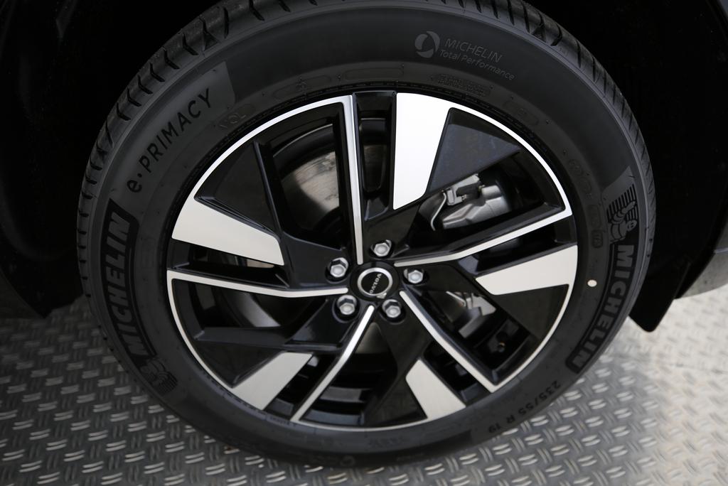 VOLVO XC60 2.0 T6 TE Plus Dark eAWD-image-3